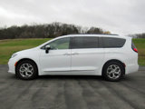 Used 2023 Chrysler Pacifica Limited image 2