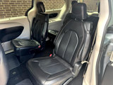 Used 2019 Chrysler Pacifica Touring-L image 6