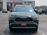 New 2025 Toyota Highlander Platinum image 3
