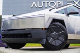 Used 2024 Tesla Cybertruck AWD Crew Cab image 2