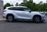 Used 2021 Toyota Highlander XLE image 4