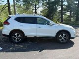 Used 2017 Nissan Rogue SL w/ SL Premium Package image 5