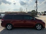 Used 2014 Toyota Sienna LE image 3
