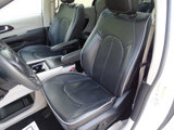 Used 2023 Chrysler Pacifica Limited image 2