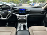 Used 2022 Ford Explorer XLT w/ Equipment Group 202A image 6