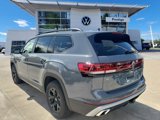 New 2025 Volkswagen Atlas Peak Edition SE image 3