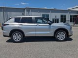 New 2025 Mitsubishi Outlander ES image 3