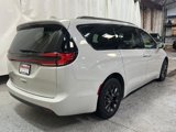 Used 2021 Chrysler Pacifica Touring-L w/ Uconnect Theater Family Group image 5