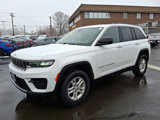 Used 2023 Jeep Grand Cherokee Laredo image 3