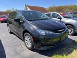 Used 2017 Chrysler Pacifica LX image 2