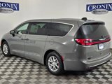 New 2025 Chrysler Pacifica Select image 3