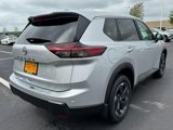 Used 2025 Nissan Rogue SV image 3