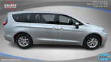 Used 2023 Chrysler Pacifica Touring-L image 4