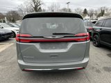 Used 2023 Chrysler Pacifica Touring-L image 3