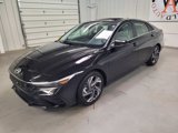 Used 2025 Hyundai Elantra Limited image 2