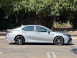 Used 2022 Toyota Camry SE image 2