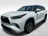 Used 2023 Toyota Highlander XLE image 1