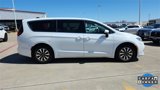 Used 2023 Chrysler Pacifica Touring-L image 2
