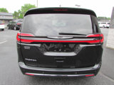 Used 2023 Chrysler Pacifica Touring-L image 4
