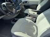 Used 2017 Chrysler Pacifica Touring-L image 4