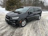 Used 2023 Chrysler Pacifica Touring image 2