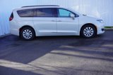 Used 2017 Chrysler Pacifica Touring-L image 2