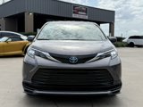 Used 2024 Toyota Sienna LE image 2