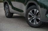 New 2025 Toyota Highlander XLE image 2