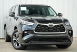 Used 2023 Toyota Highlander XLE image 2