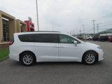 Used 2022 Chrysler Pacifica Touring-L image 2