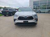 Used 2023 Toyota Highlander XLE image 2
