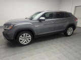 Used 2020 Volkswagen Atlas Cross Sport SE w/ Panoramic Sunroof Package image 2