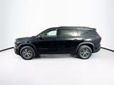 Used 2025 Chevrolet Traverse LT image 4