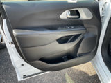 Used 2022 Chrysler Pacifica Touring image 3