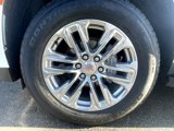 Used 2022 GMC Yukon XL SLT w/ SLT Premium Package image 3