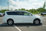 Used 2022 Chrysler Pacifica Touring-L image 6