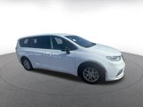 Used 2024 Chrysler Pacifica Touring-L image 2