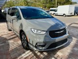 Used 2022 Chrysler Pacifica Touring-L image 3