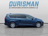 Used 2023 Chrysler Pacifica Touring-L image 2