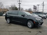 New 2025 Chrysler Pacifica Select image 3