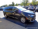 Used 2020 Chrysler Pacifica Touring image 2
