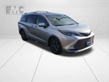 Used 2025 Toyota Sienna Platinum image 3