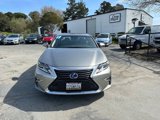 Used 2017 Lexus ES 300h w/ Navigation System Package image 2