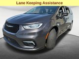 Used 2022 Chrysler Pacifica Touring-L image 5
