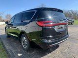New 2025 Chrysler Pacifica Select image 2
