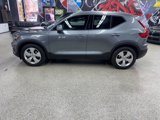 Used 2019 Volvo XC40 T5 Momentum image 2