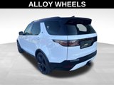 New 2024 Land Rover Discovery Dynamic SE image 3