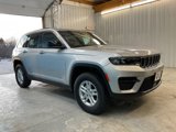 New 2025 Jeep Grand Cherokee Laredo w/ Luxury Tech Group I image 3
