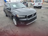 Used 2022 Volvo XC40 T5 Momentum image 5
