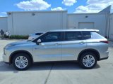 New 2025 Mitsubishi Outlander ES image 2
